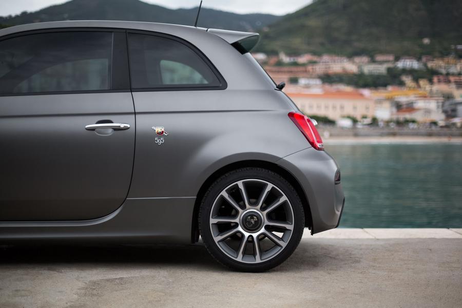 Детали экстерьера Abarth 595 Turismo (312) 2016 года  (WW) (фото 13 из 18)